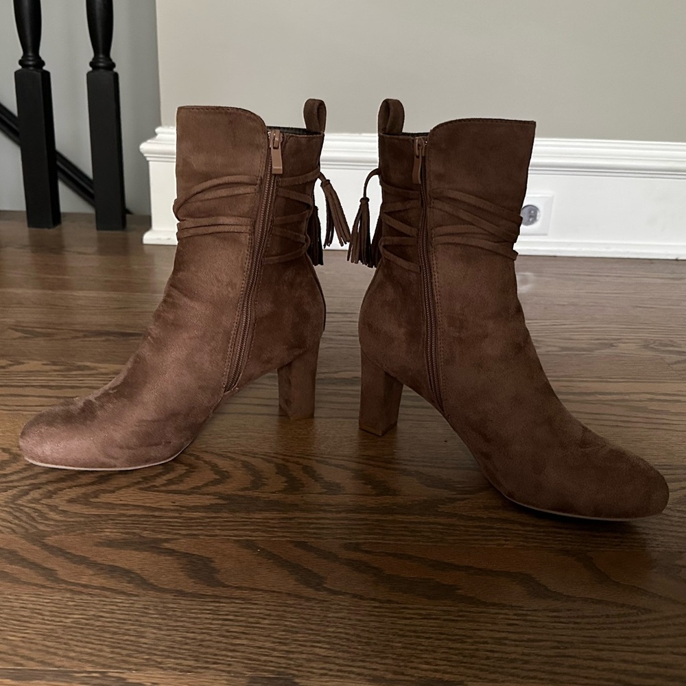 Women’s ankle boots sz 10